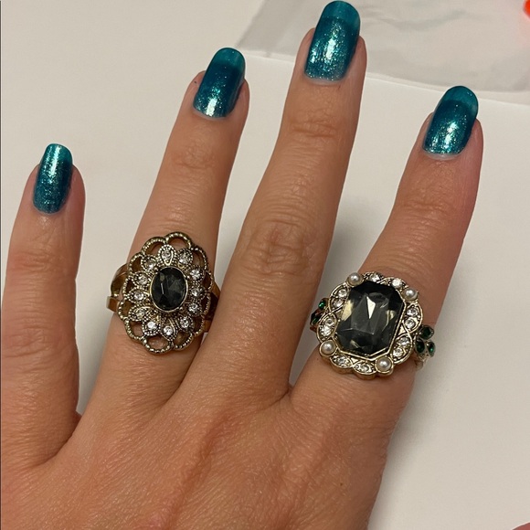 FREE Gold W/Black Stones Ring Set - Picture 2 of 3